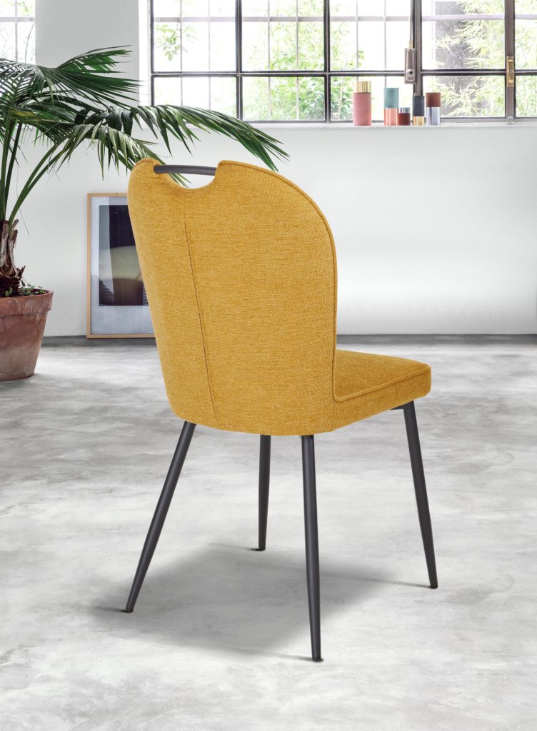 Chaise Salomé derrière tissu jaune - Girardeau