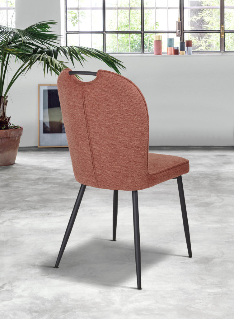 Chaise Salomé derrière tissu rose - Girardeau