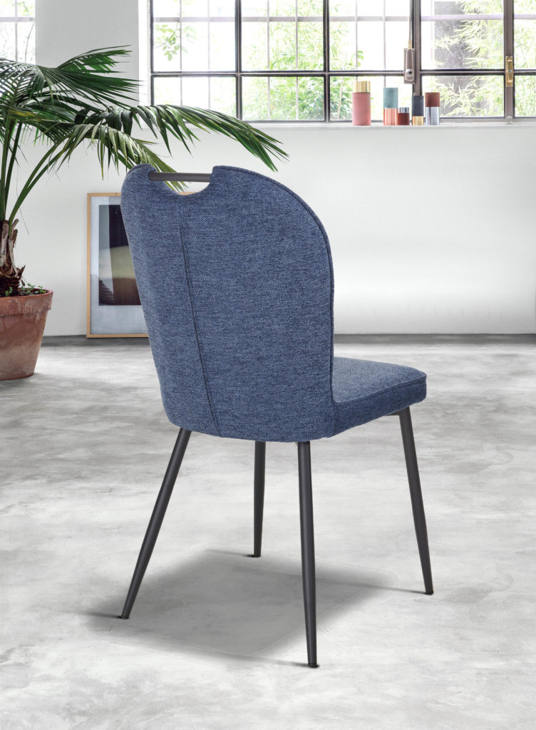 Chaise Salomé derrière tissu bleu - Girardeau