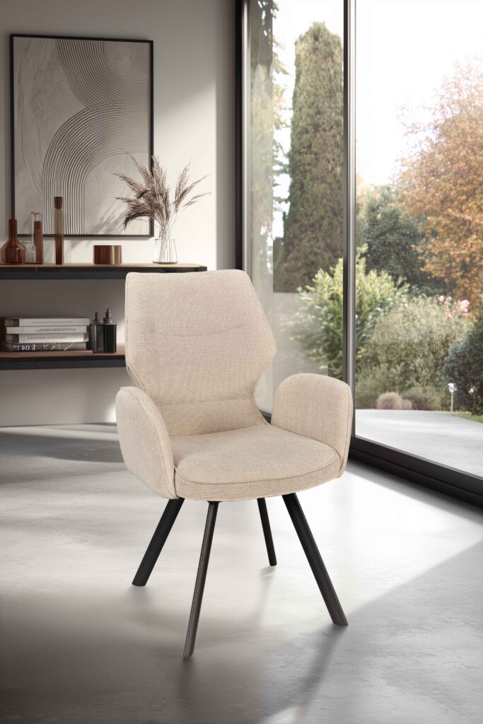 ambiance chaise Juliette pied métal beige avec accoudoirs avant - Girardeau