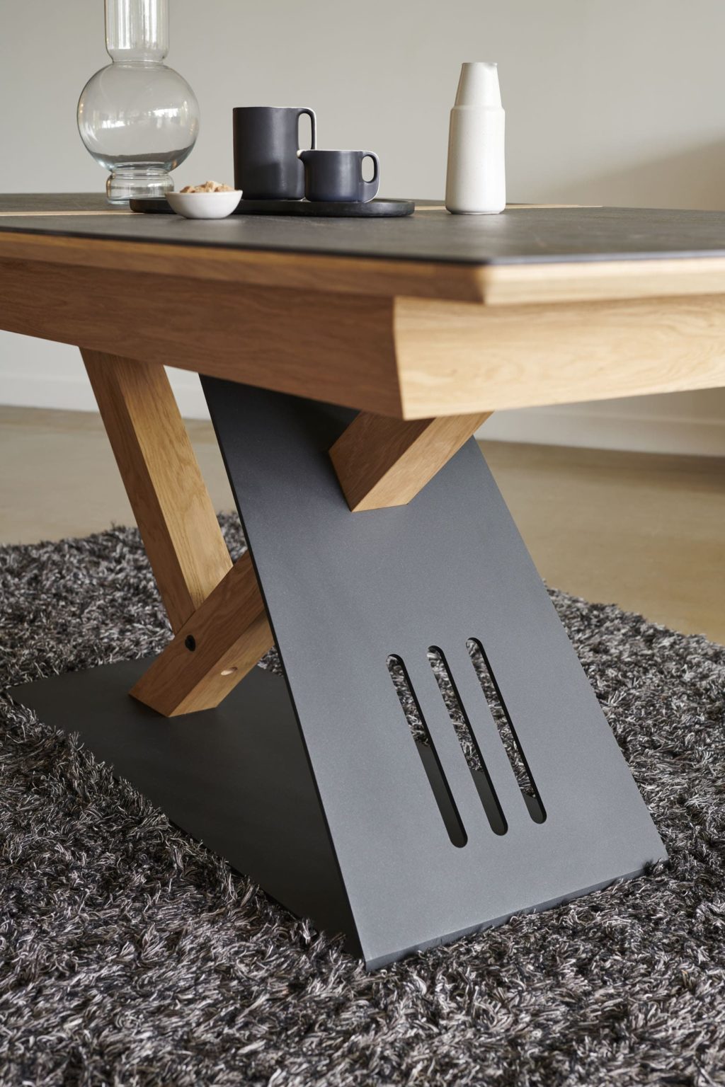 Détail pied table DELTA - Girardeau