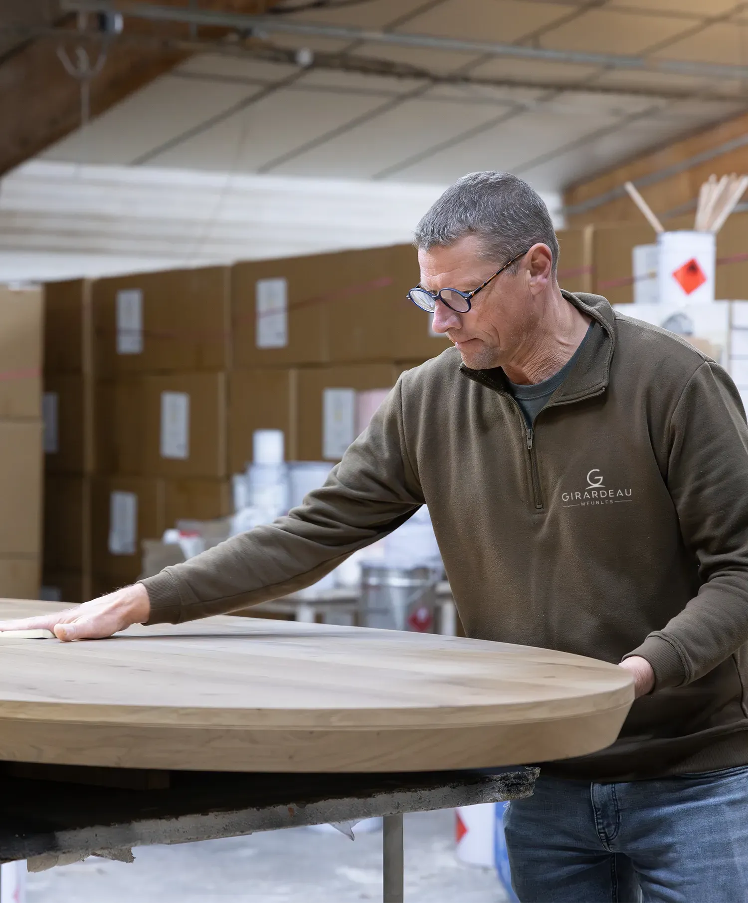 Photo teinte Table en bois Employé - Girardeau