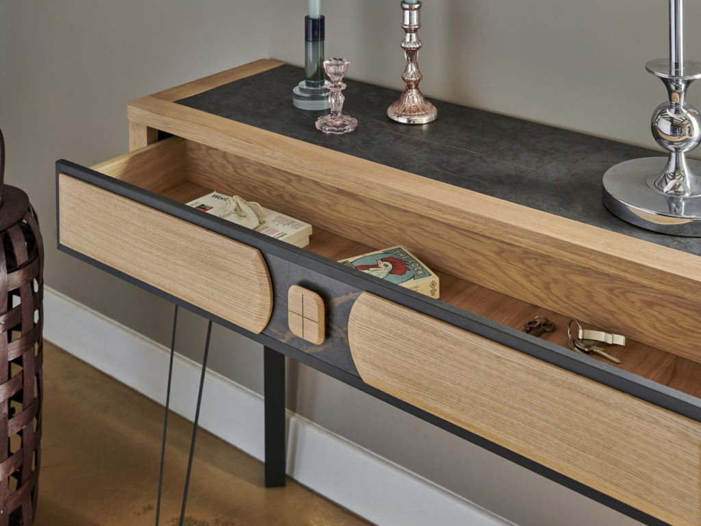 J-CONSOLE-DETAIL